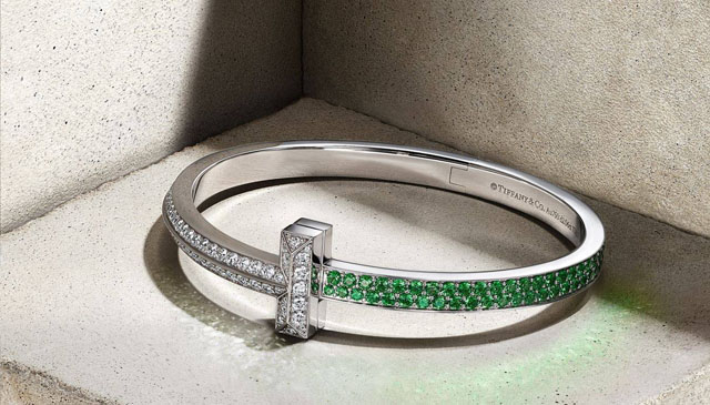 蒂芙尼携手Daniel Arsham呈献联名限量版Tiffany T1系列手镯及半身雕像作品